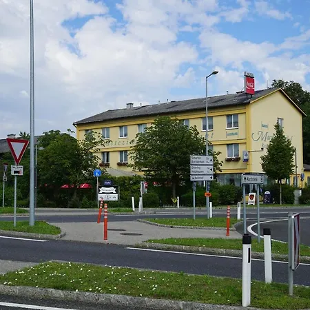 Marchtrenkerhof Hotel *